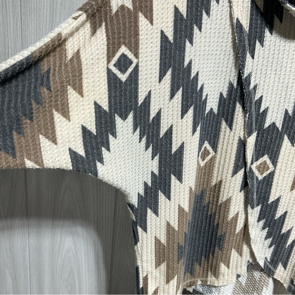 LuLaRoe Aztec Pattern Sweater Size Small - Picture 3 of 9